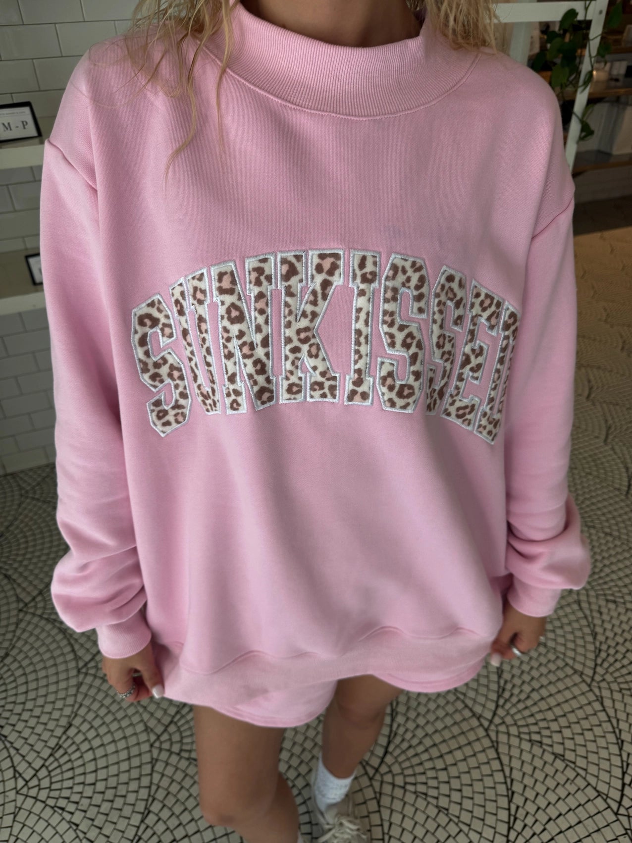 Mockneck Sunkissed Varsity Embroidered Sweatshirt in Bubblegum
