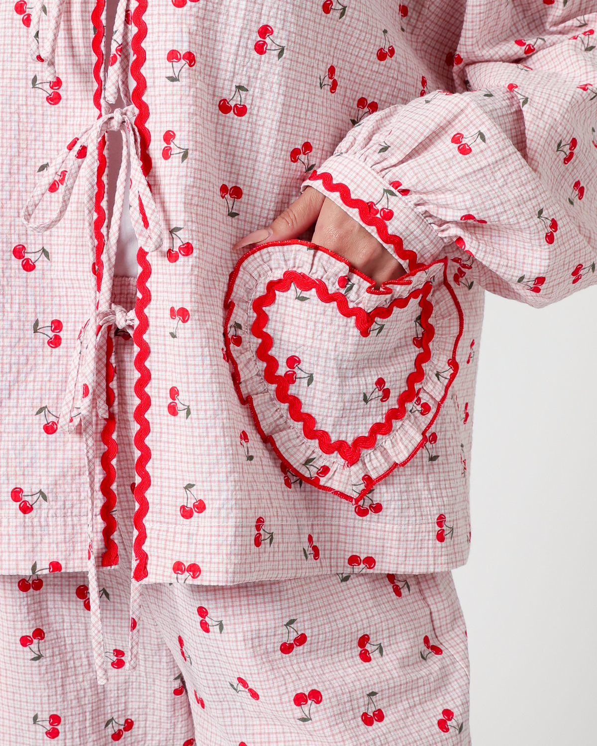 新品❤︎Herlipto Cherry Pattern PJ Set チェリー 新品未使用Herlipto cherry pattern PJ set M 新品❤︎Herlipto