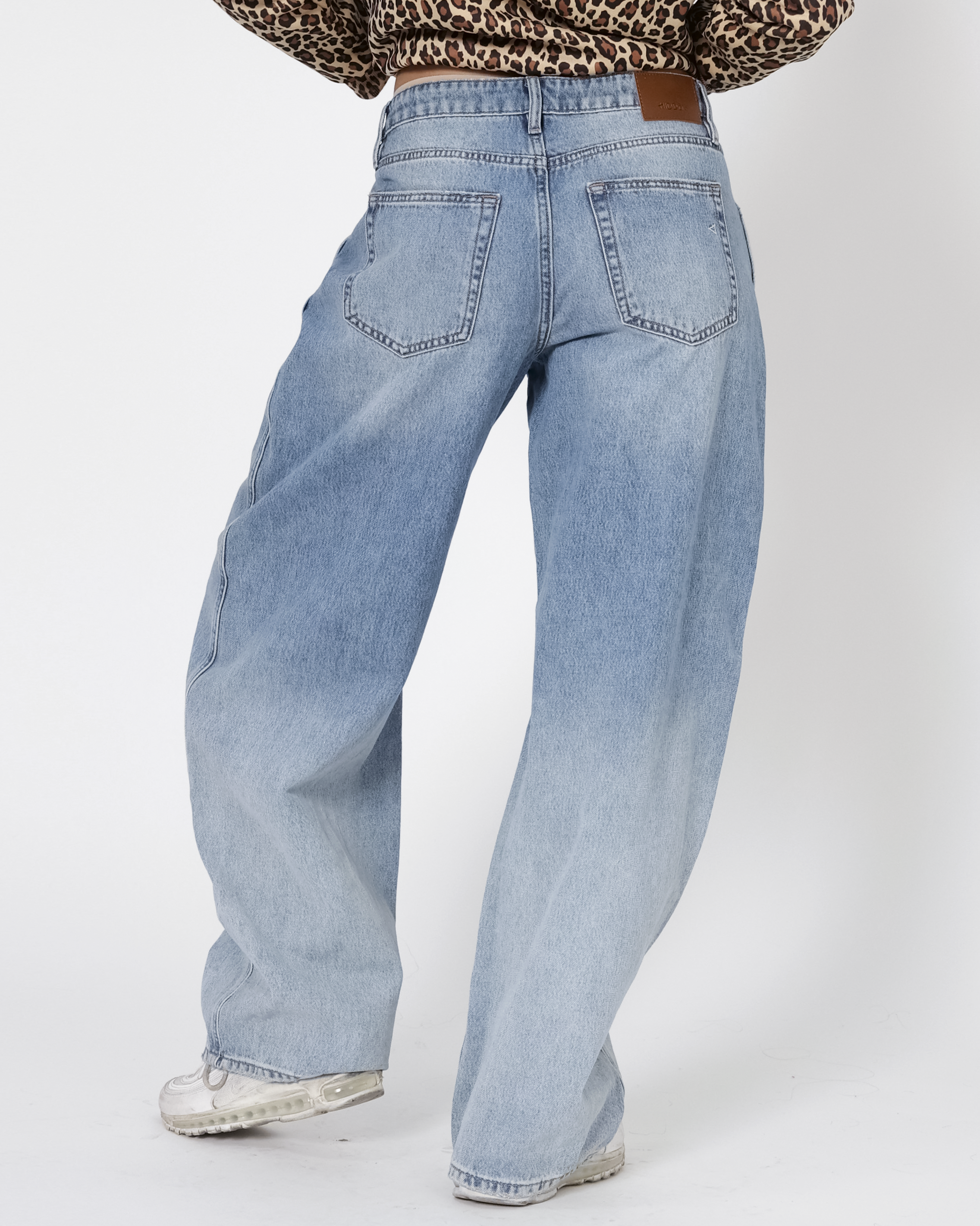 Sammie Barrel Jeans in Medium Light