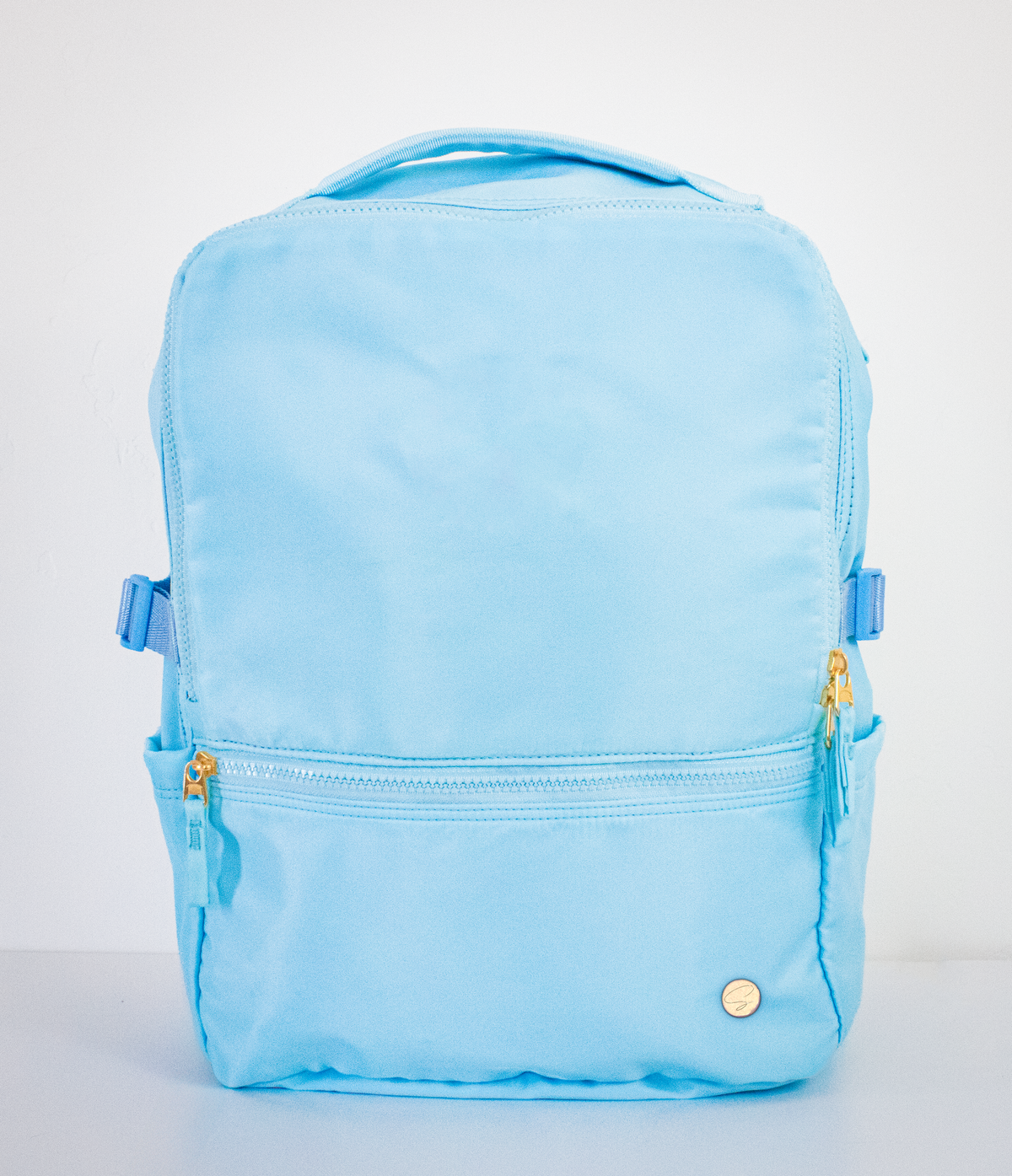 Backpack_Lightblue_Closed_Fron