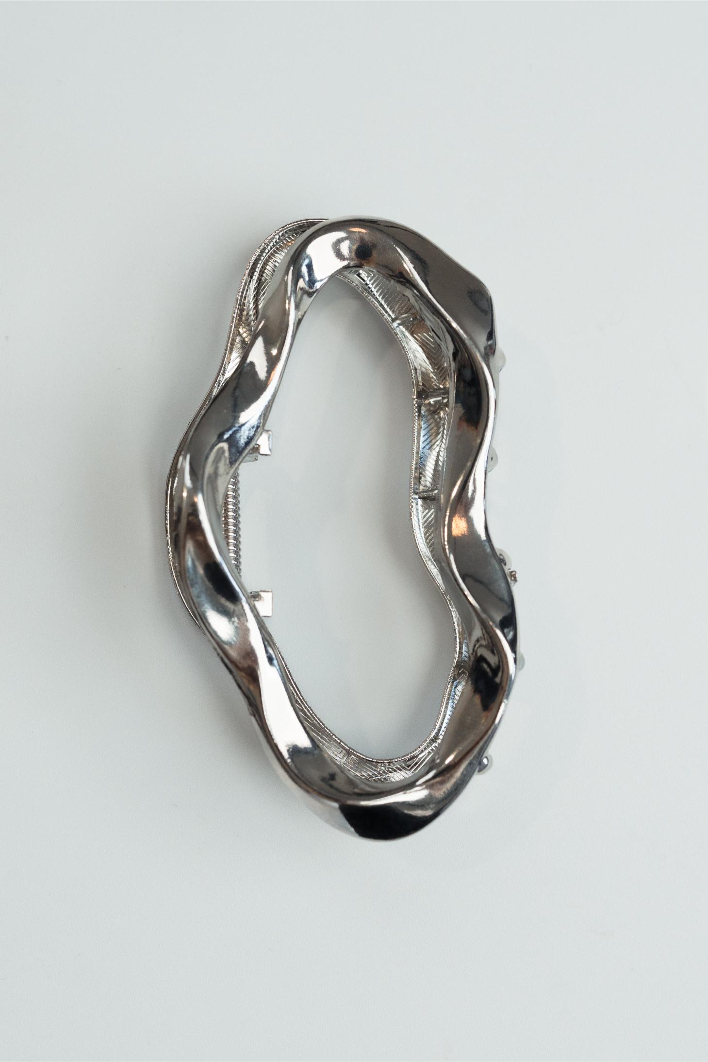 Metallic Abstract Design Claw Clip in Silver