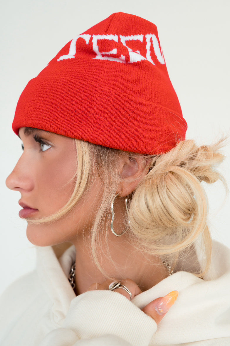 Sixteen Beanie in Red