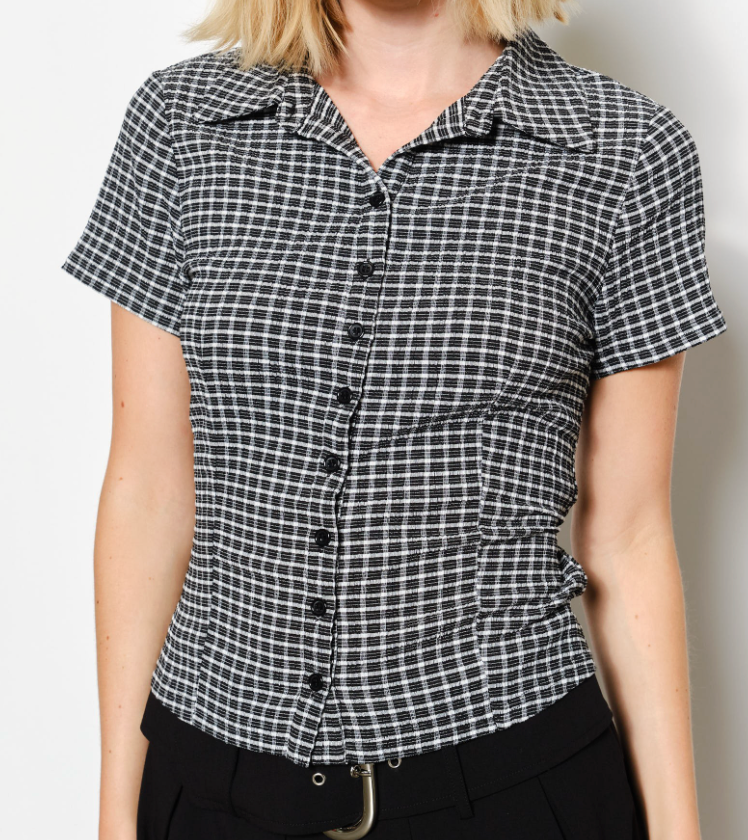Alma Fitted Plaid Button-Up Shirt in Black