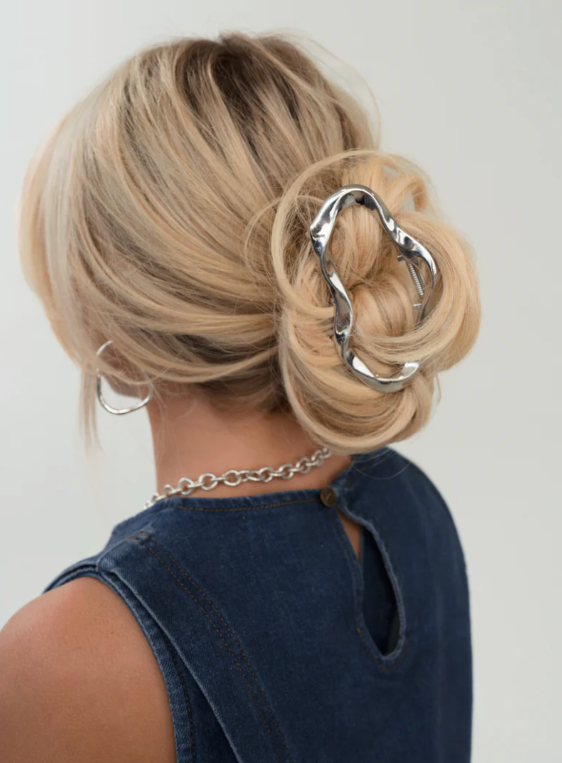 Metallic Abstract Design Claw Clip in Silver