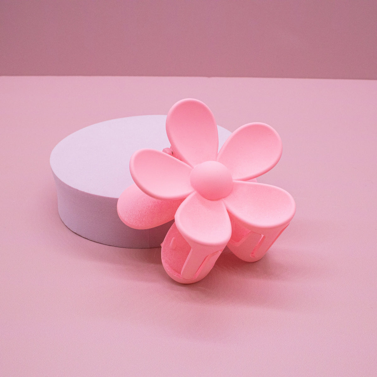 Oversized Matte Flower Claw Clip in Light Pink