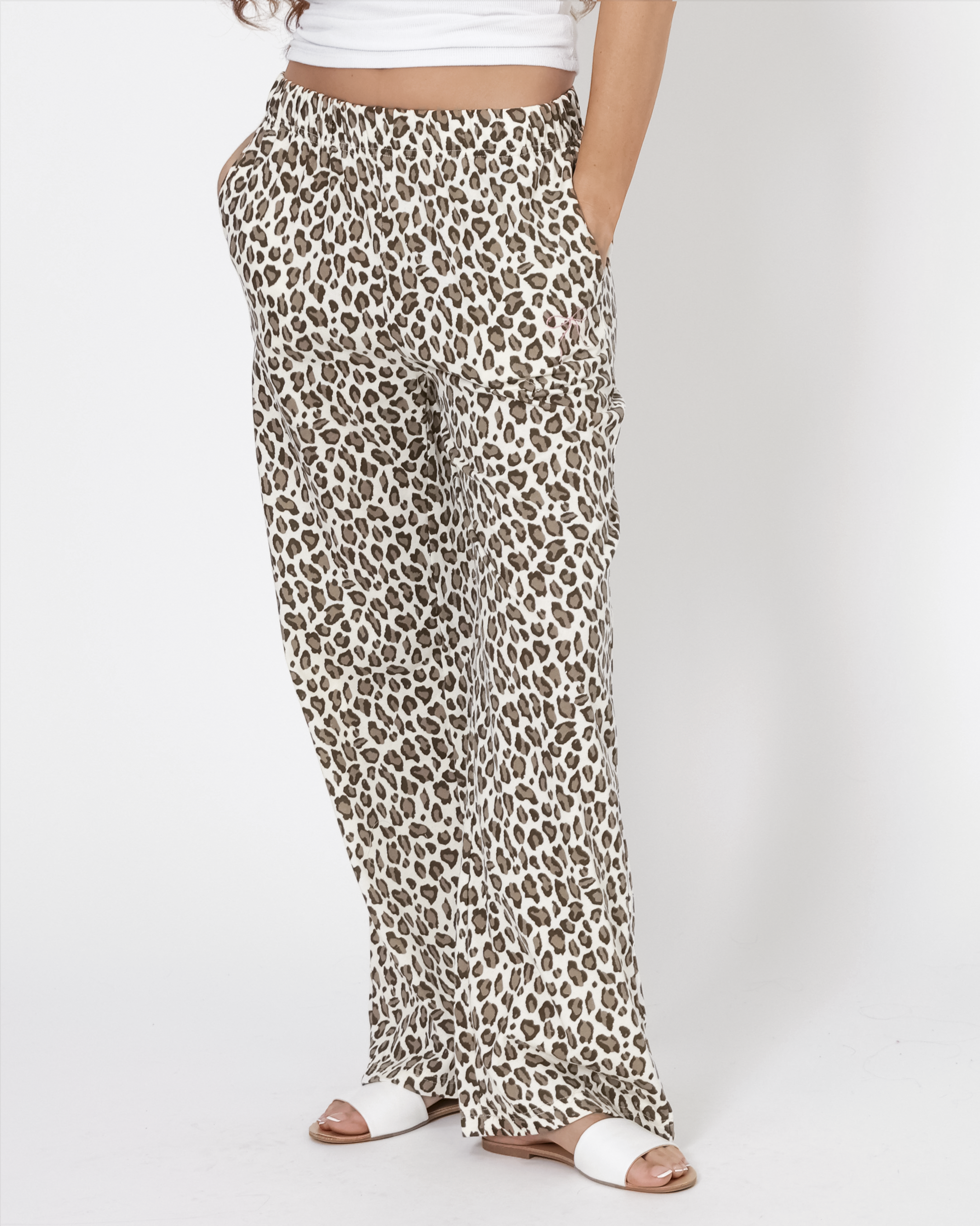 Mackenzie Leopard Wide Leg Sweatpants – Sixteen Mackenzie Leopard Wide Leg Sweatpants – Sixteen
