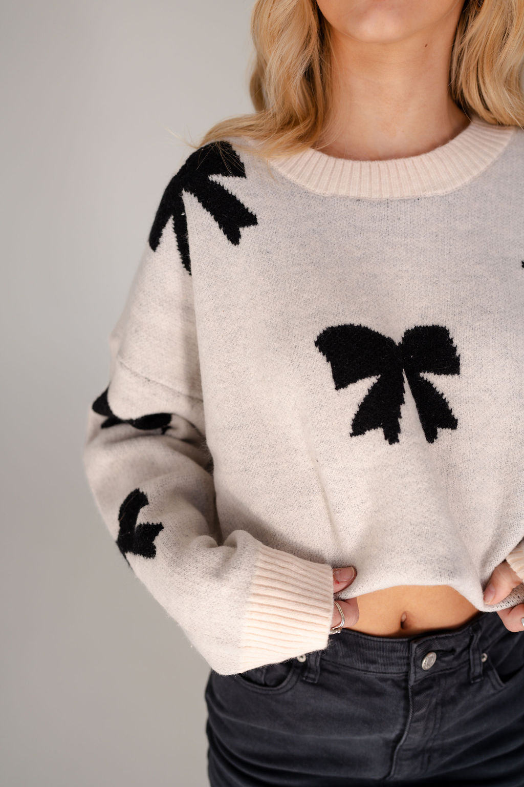 Rylee Bow Print Sweater in Black & White