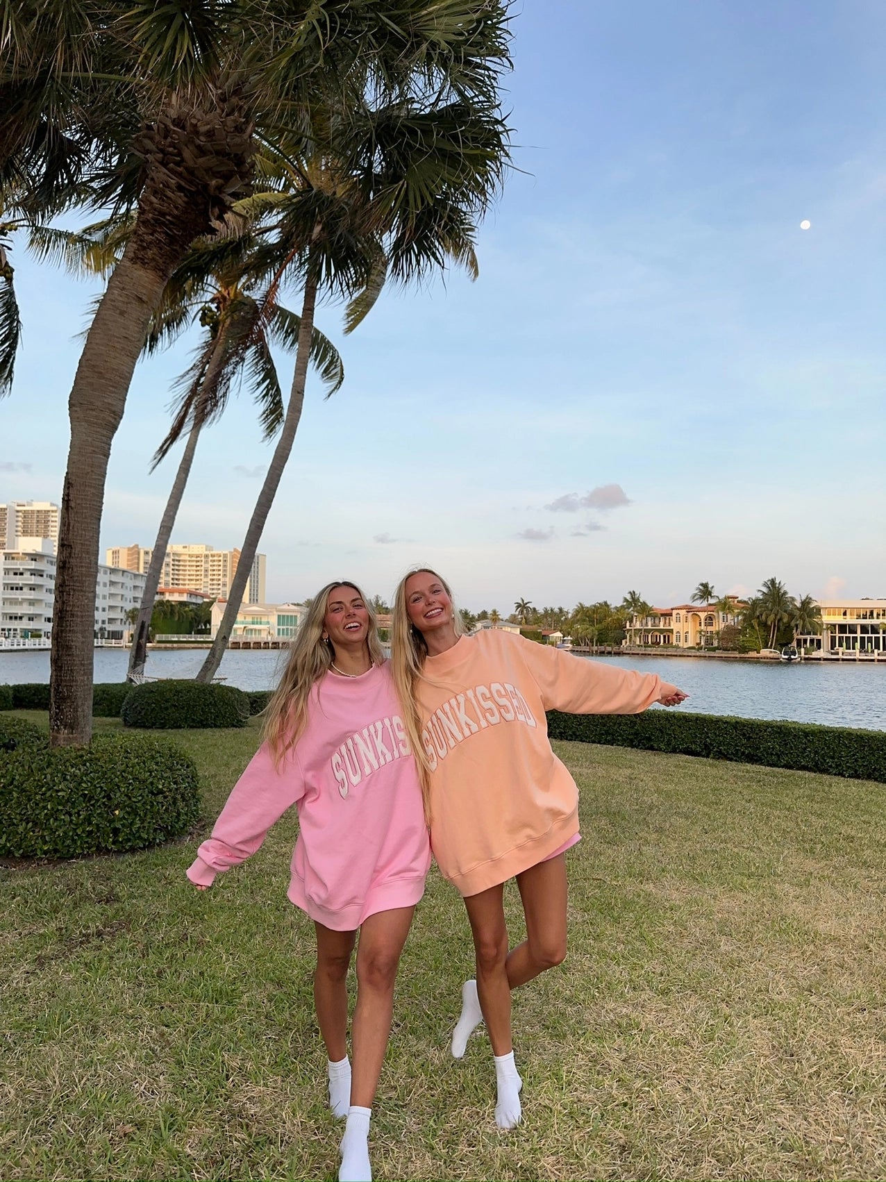 Mockneck Sunkissed Varsity Embroidered Sweatshirt in Papaya Orange